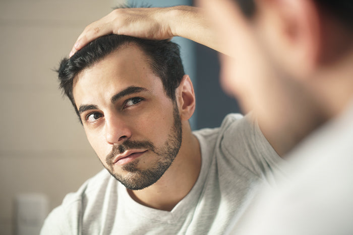 ¿Qué causa la caída del cabello?